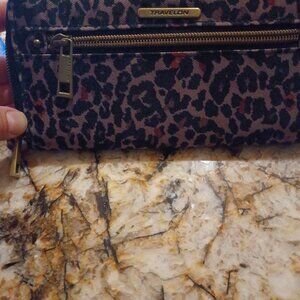 NWOT TRAVELON  PINK & BLACK LEOPARD WALLET WRISLET